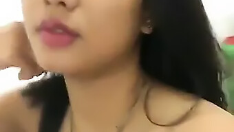 Gadis Cantik Masturbasi Dalam Video Hd