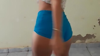 Sexy Latina Novinha Viser Frem Bevegelsene Sine