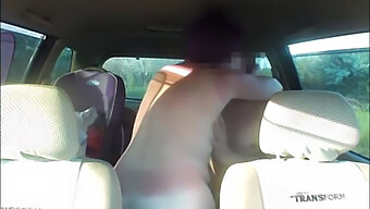 Baise En Voiture: Regardez Une Femme Russe Se Faire Baiser Fort