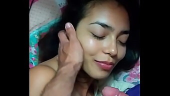 Remaja 18+ Memberi Saya Blowjob Sambil Menonton Seri