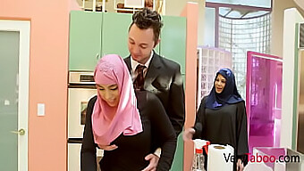 Ella Knox'S Rondborstige Dochter In Hijab Krijgt Wat Daddy Cock In Een Interraciale Video