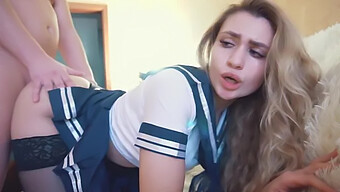 Luxusní Studentka Si Nechává Ošukat Zadek Velkým Penisem