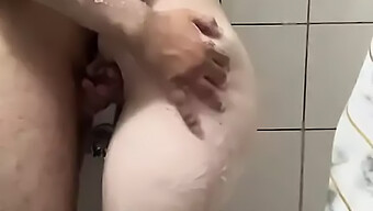 ¡la Chica Turca Amateur Disfruta De Una Ducha Caliente Con Una Gran Polla!