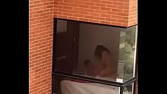 Jovencita Betrapt Op Camera In Colombiaans Appartement