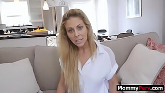 Cherie Deville Và Mẹ Kế Tham Gia Vào Một Cuộc Gặp Gỡ Nóng Bỏng