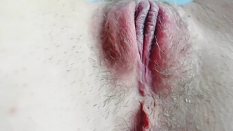 Blonde Berbokong Besar Mendapatkan Pemompaan Vagina Dengan Mainan Seks