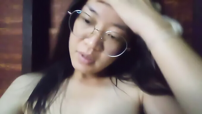 Chica Asiática Se Masturba En Video Casero