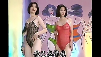 Permanente Lingerieshow Met Een Prachtig Taiwanees Meisje