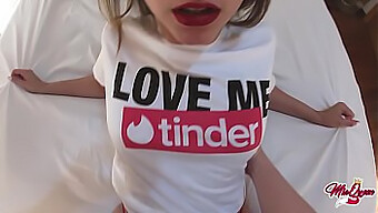 작은 라틴어 십대가 Tinder 데이트의 콘돔 없는 행위로 화를 냅니다