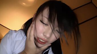 Japonská Teen 18+ Ukazuje Své Orální Schopnosti